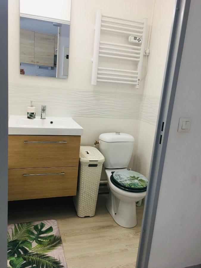 Studio Cosy Et Moderne Au Couchant Situe 150M De La Plage -Avec Parking Gratuit Prive - 25M2 - Climatise - Balcon - Wifi Gratuit La Grande Motte Exterior photo